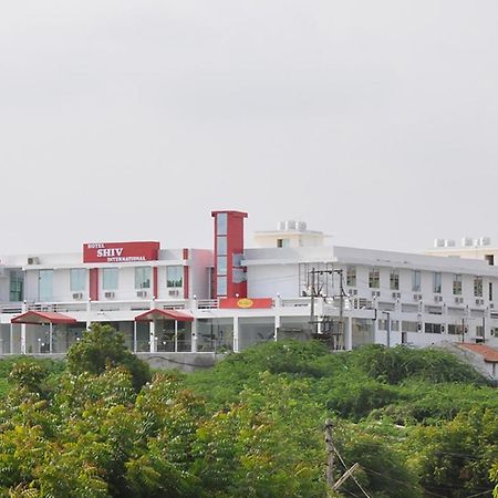 Hotel Shiv International Bhachau Екстер'єр фото