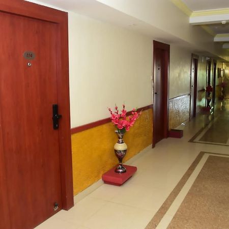 Hotel Shiv International Bhachau Екстер'єр фото