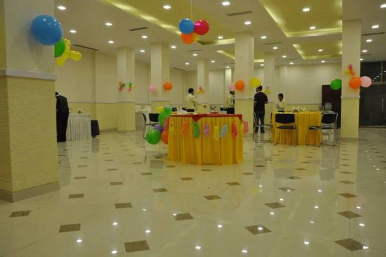 Hotel Shiv International Bhachau Екстер'єр фото