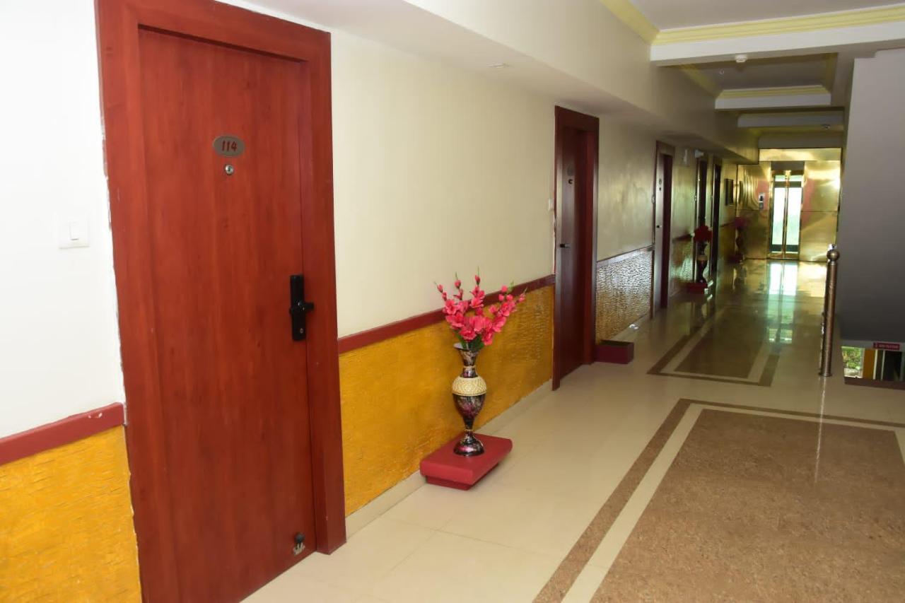 Hotel Shiv International Bhachau Екстер'єр фото