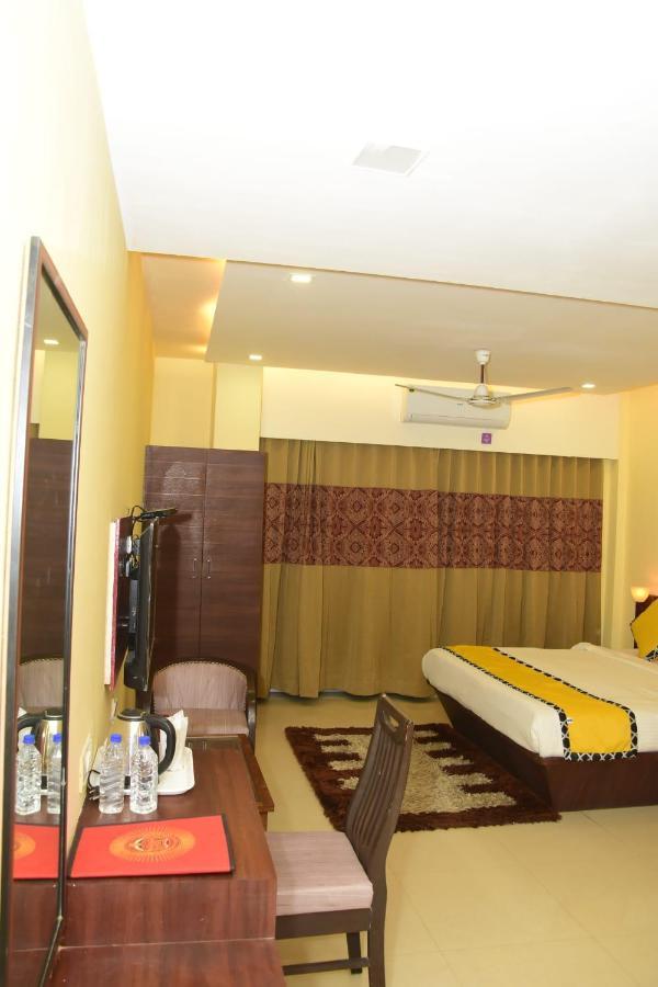 Hotel Shiv International Bhachau Екстер'єр фото