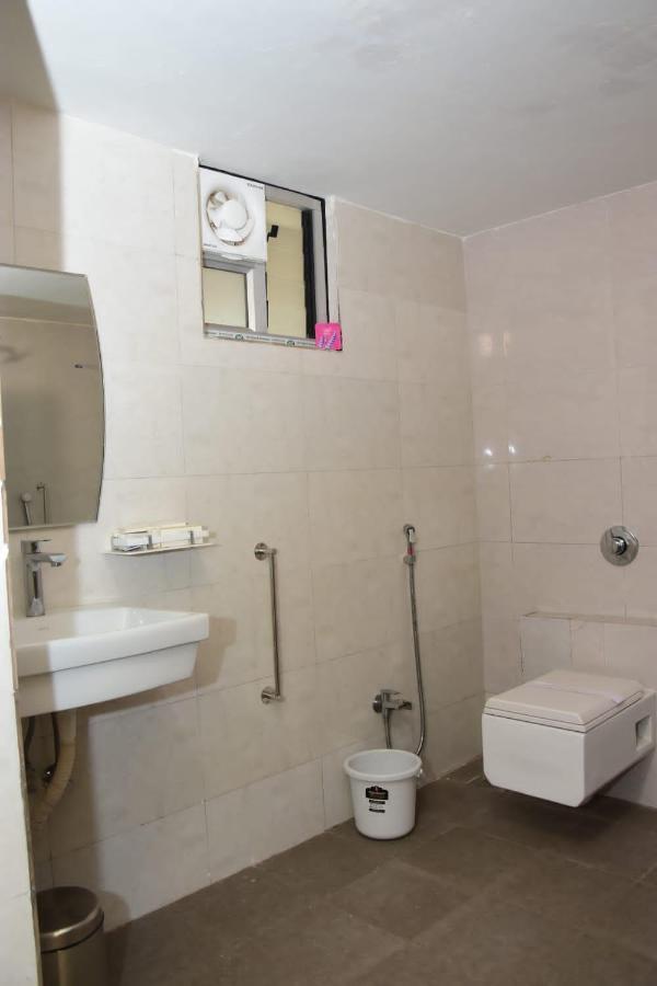 Hotel Shiv International Bhachau Екстер'єр фото