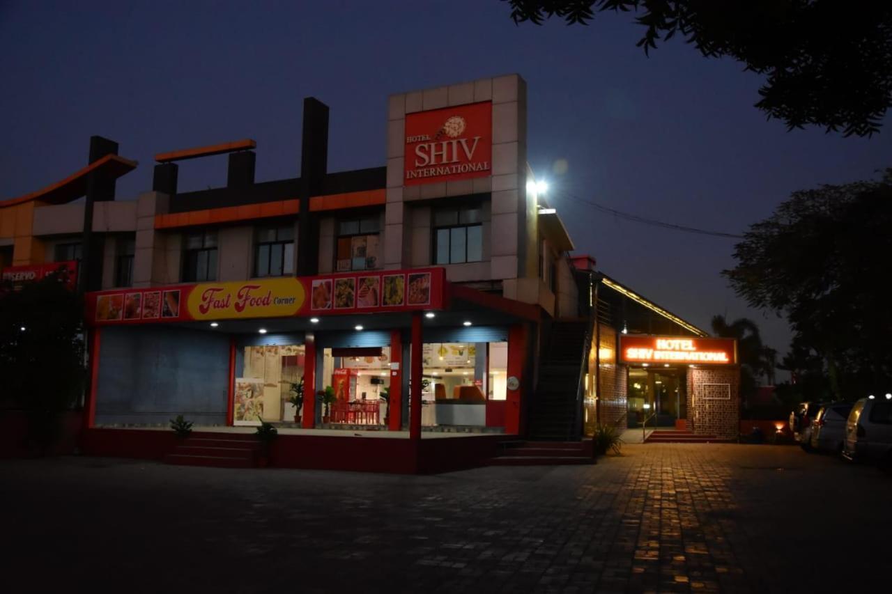 Hotel Shiv International Bhachau Екстер'єр фото
