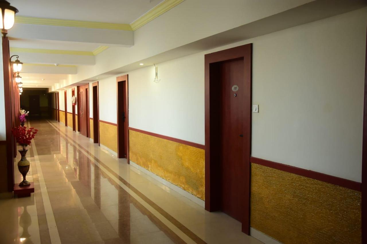 Hotel Shiv International Bhachau Екстер'єр фото