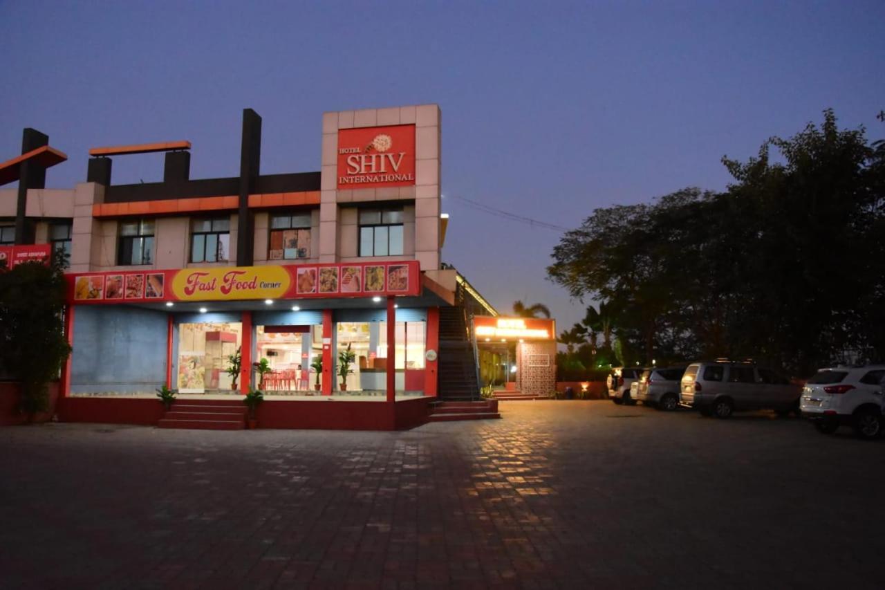 Hotel Shiv International Bhachau Екстер'єр фото
